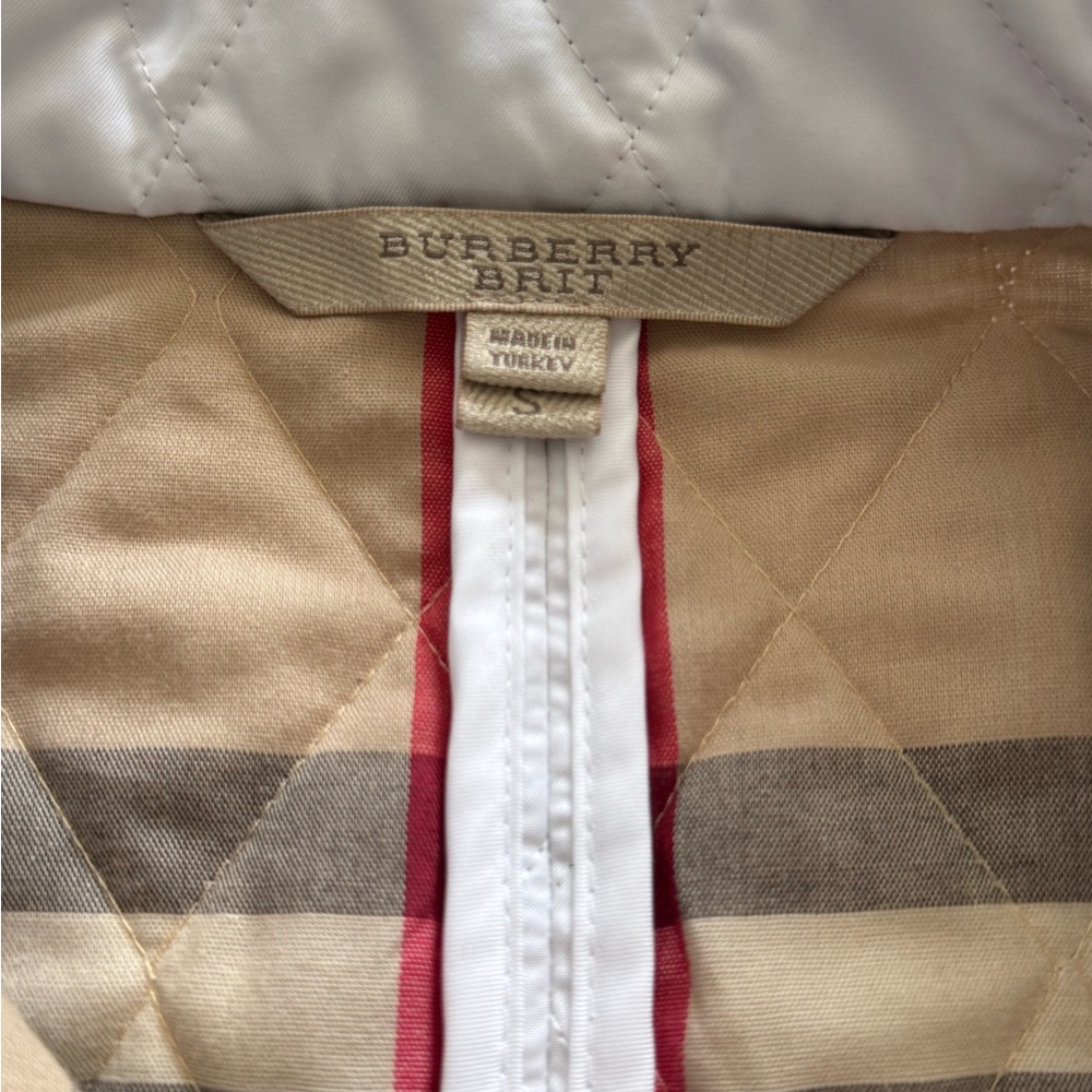 Burberry Beige and Red Quilted Fabric Jacket in size Small - Picture 5 of 15